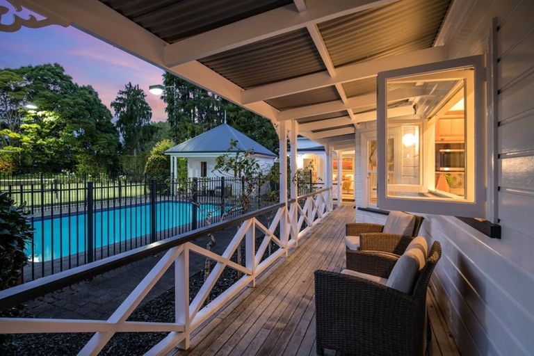 Photo of property in 9 Birchwood Grove, Greenhithe, Auckland, 0632