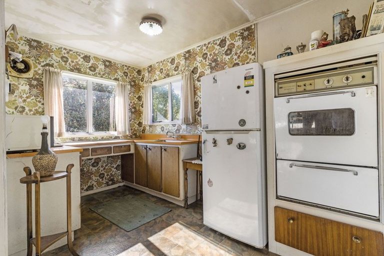 Photo of property in 2 Witla Court, Mangere Bridge, Auckland, 2022