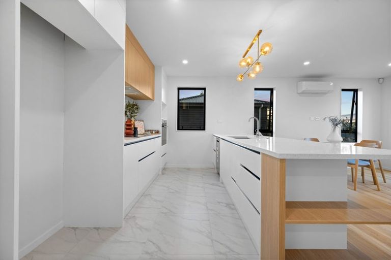 Photo of property in 3c Dawnhaven Drive, Te Atatu Peninsula, Auckland, 0610