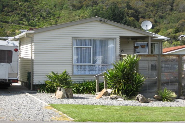 Photo of property in 81 Hampden Street, Picton, 7220