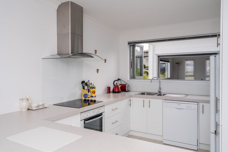 Photo of property in 15 Weka Street, Mangawhai, 0505