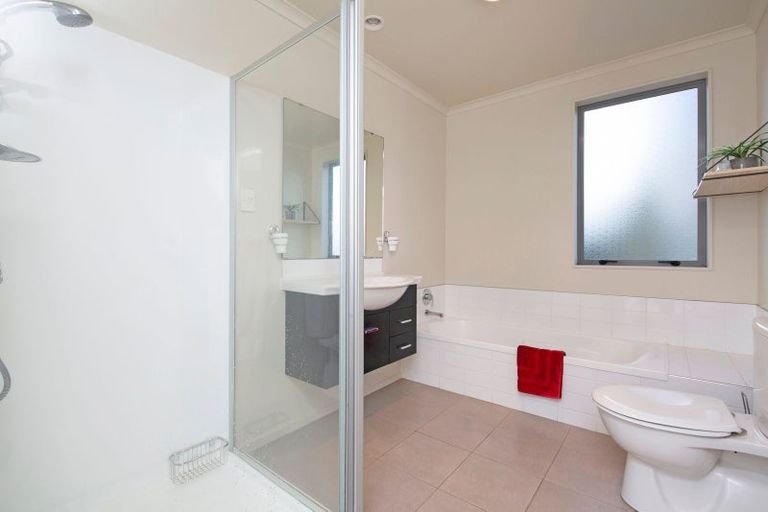 Photo of property in 16 Figaro Crescent, Takanini, 2112