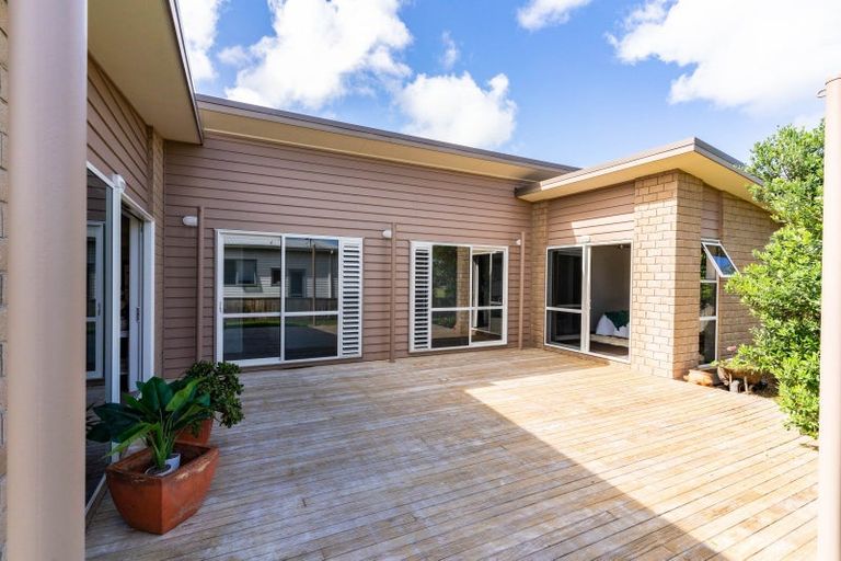 Photo of property in 1 Tua Tua Place, Baylys Beach, Dargaville, 0377