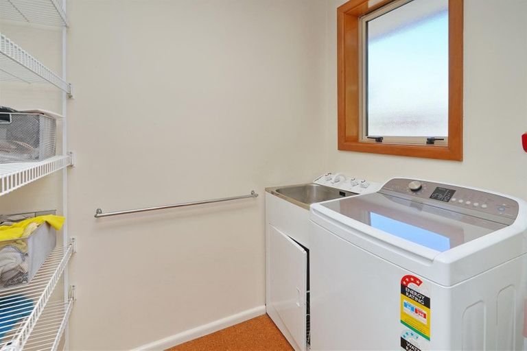 Photo of property in 8 Brookby Crescent, Avonhead, Christchurch, 8042