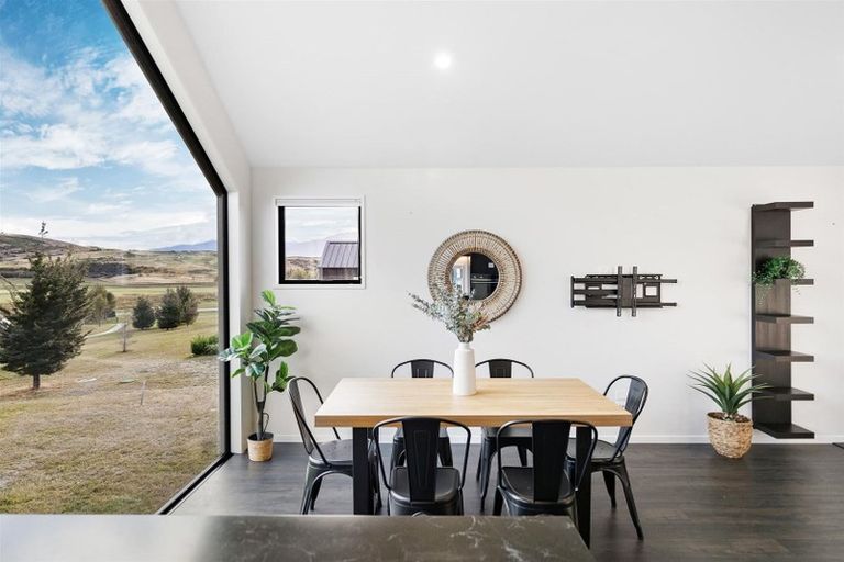 Photo of property in 21 Soudley Court, Jacks Point, Queenstown, 9371