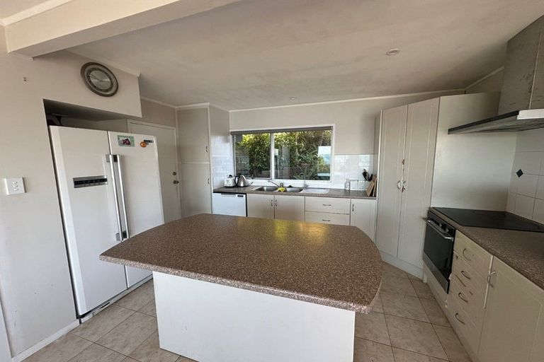 Photo of property in 10 Sykes Avenue, Hatfields Beach, Orewa, 0931