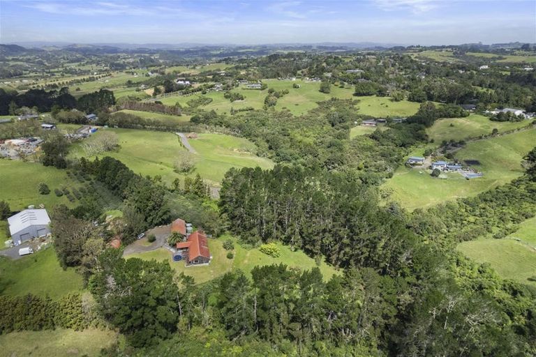 Photo of property in 10 Whites Road, Whitford, Howick, 2571