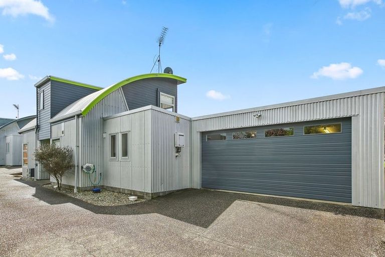 Photo of property in 32b Gilbert Street, New Plymouth, 4310