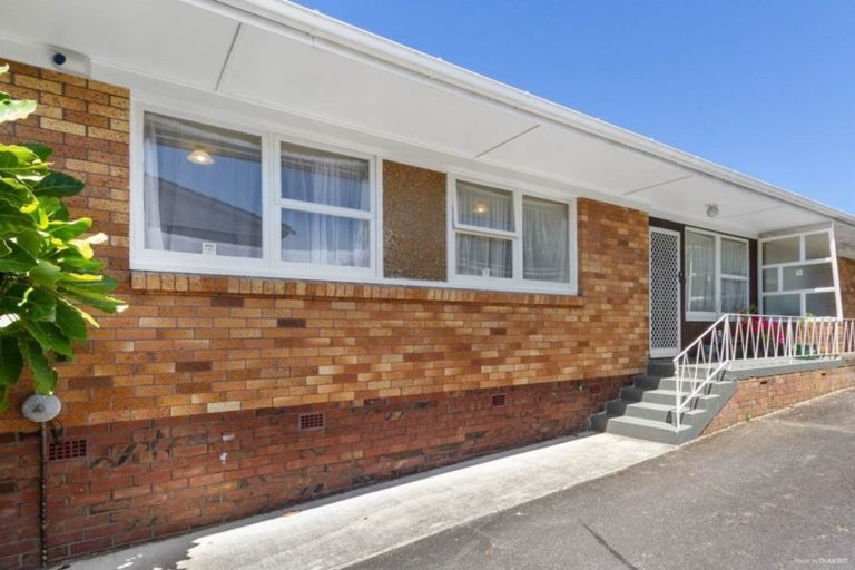 Photo of property in 2/3 Parker Avenue, New Lynn, Auckland, 0600