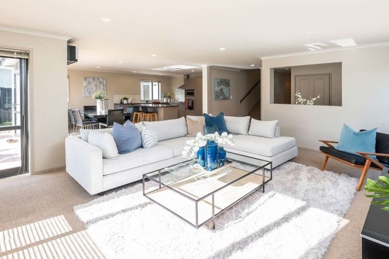 Photo of property in 2 Jack Place, Flat Bush, Auckland, 2019