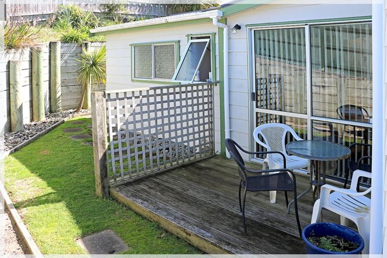 Photo of property in 50 Signal Street, Foxton Beach, Foxton, 4815