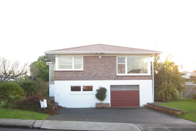 Photo of property in 37 Lynmore Drive, Hillpark, Auckland, 2102