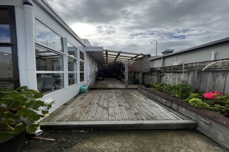 Photo of property in 5 Mana Esplanade, Paremata, Porirua, 5026