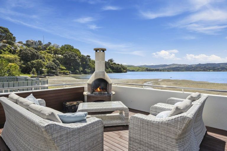 Photo of property in 85 Paremata Road, Paremata, Porirua, 5024