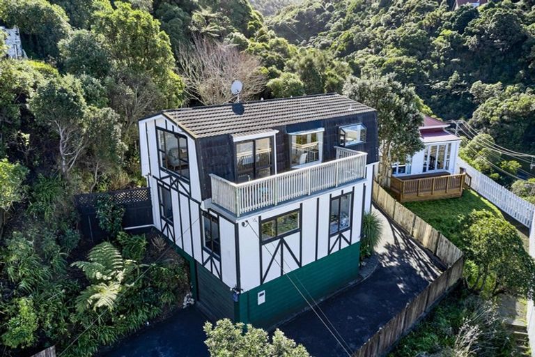 Photo of property in 8 Korokoro Road, Korokoro, Lower Hutt, 5012