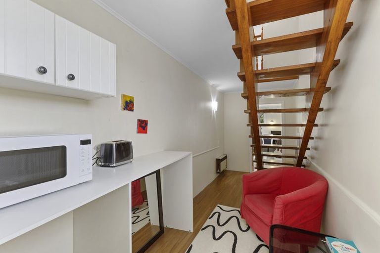 Photo of property in 115 Dowse Drive, Maungaraki, Lower Hutt, 5010