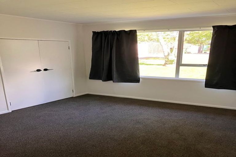 Photo of property in 11 Vanden Place, Henderson, Auckland, 0610