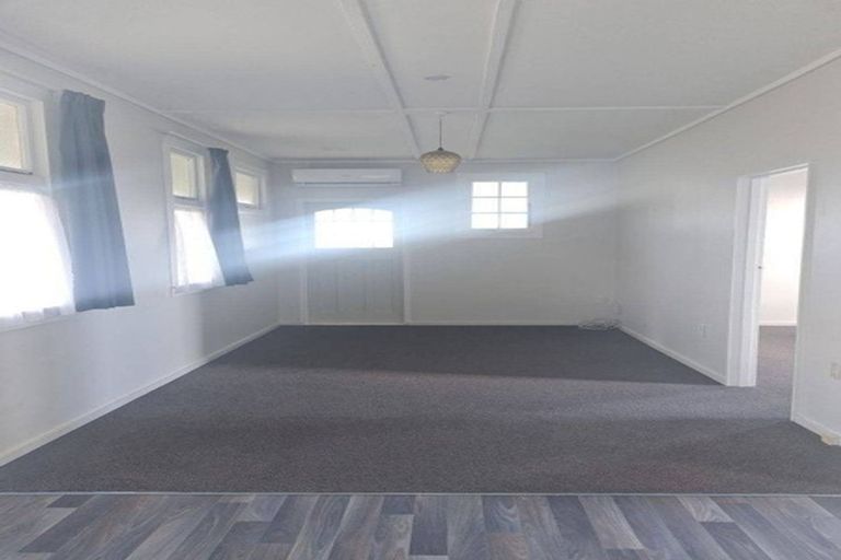 Photo of property in 19 Ruapehu Street, Castlecliff, Wanganui, 4501