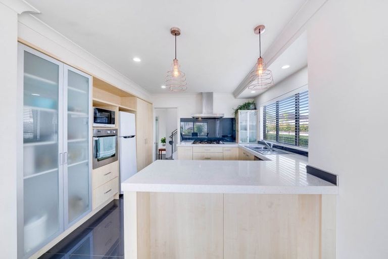 Photo of property in 71 Baverstock Road, Flat Bush, Auckland, 2016