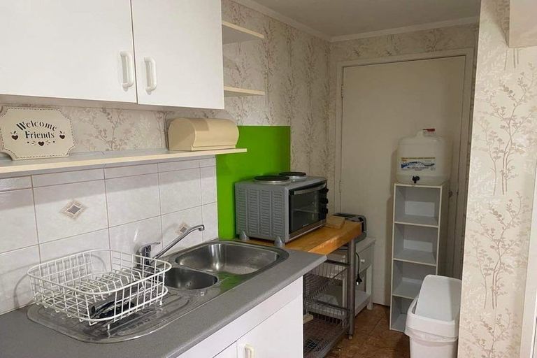 Photo of property in 13 Hueglow Rise, West Harbour, Auckland, 0618