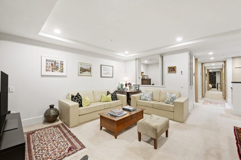 Photo of property in Waterline Apartments, 1a/342 Oriental Parade, Oriental Bay, Wellington, 6011