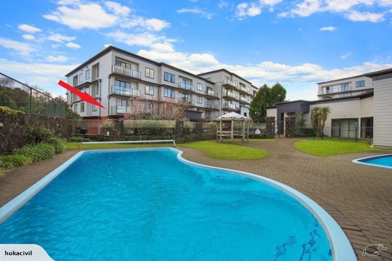 Photo of property in 68 Mountain Road, Henderson Valley, Auckland, 0612