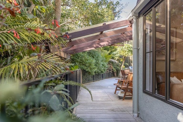 Photo of property in 14b South Lynn Road, Titirangi, Auckland, 0604