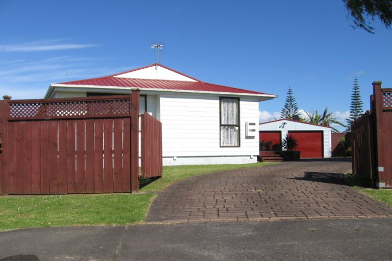 Photo of property in 13 Malte Brun Place, Papatoetoe, Auckland, 2025