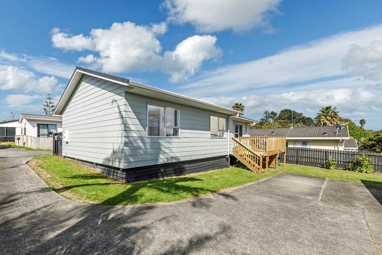 Photo of property in 1/24 Caribbean Drive, Unsworth Heights, Auckland, 0632