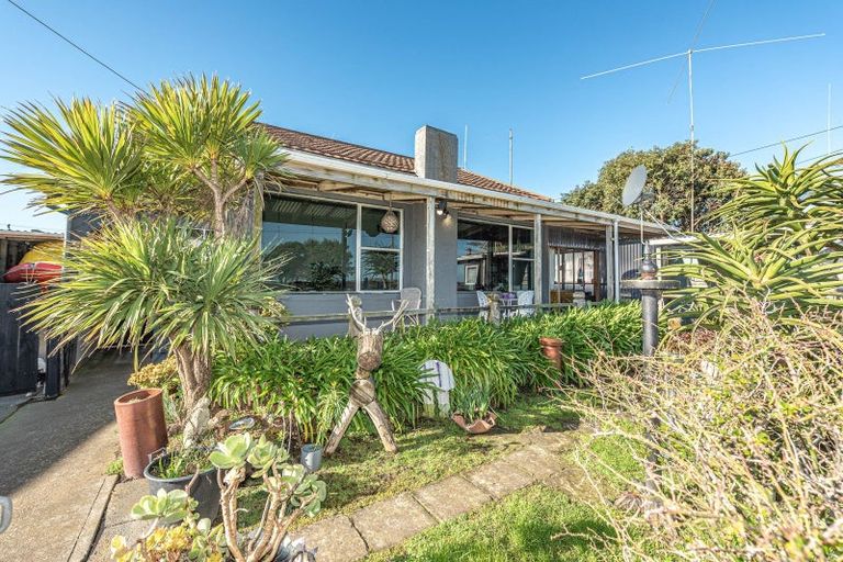 Photo of property in 2 Wharf Street, Castlecliff, Whanganui, 4501