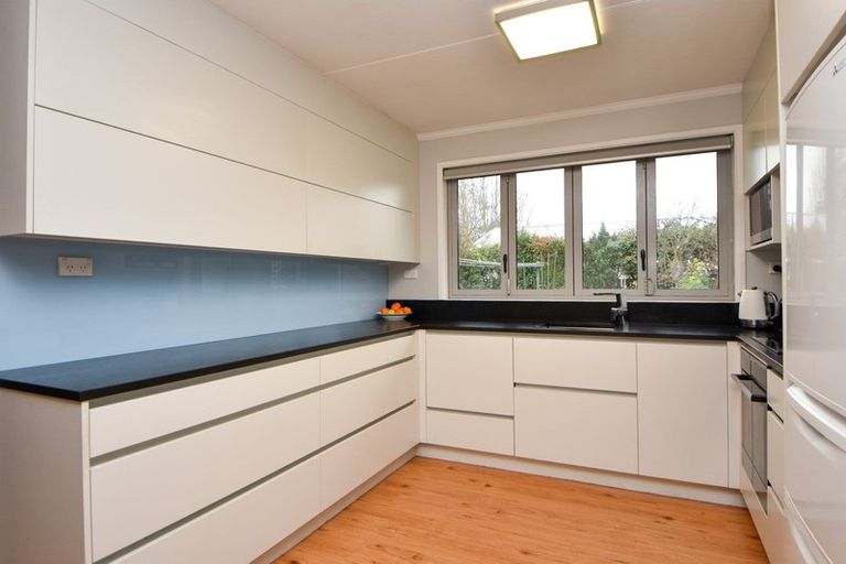 Photo of property in 76 Victoria Street, Carterton, 5713