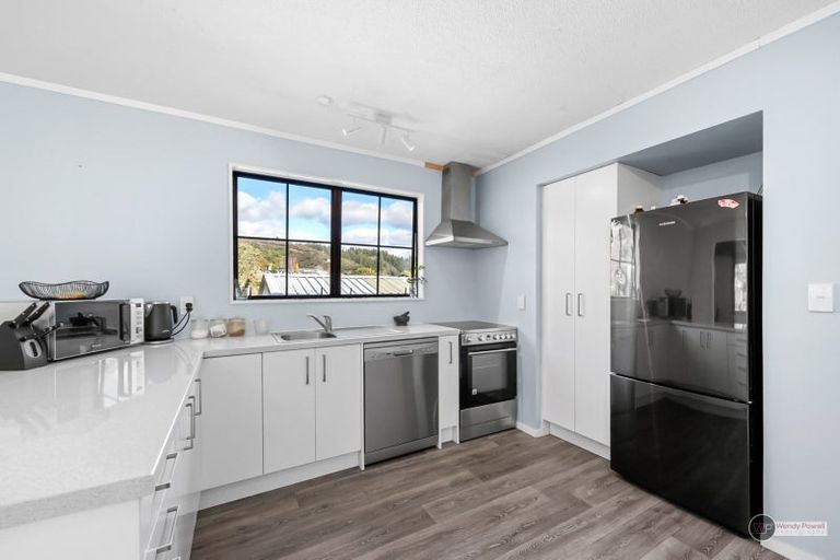 Photo of property in 112 Norana Road, Timberlea, Upper Hutt, 5018