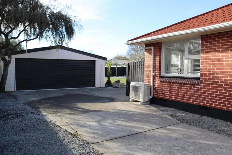 Photo of property in 338 Memorial Avenue, Burnside, Christchurch, 8053