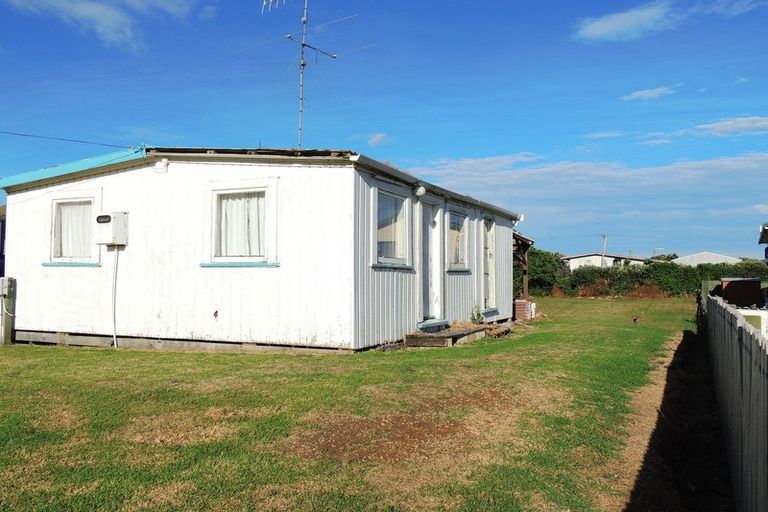 Photo of property in 138 Newcastle Street, Mahia, 4198