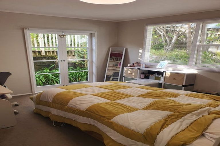 Photo of property in 50 Heathcote Road, Castor Bay, Auckland, 0620