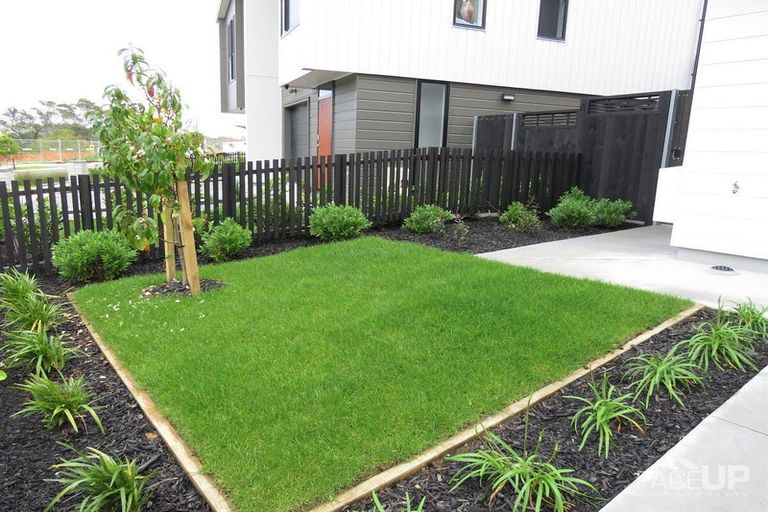 Photo of property in 10 Kauri Amber Road, Westgate, Auckland, 0614