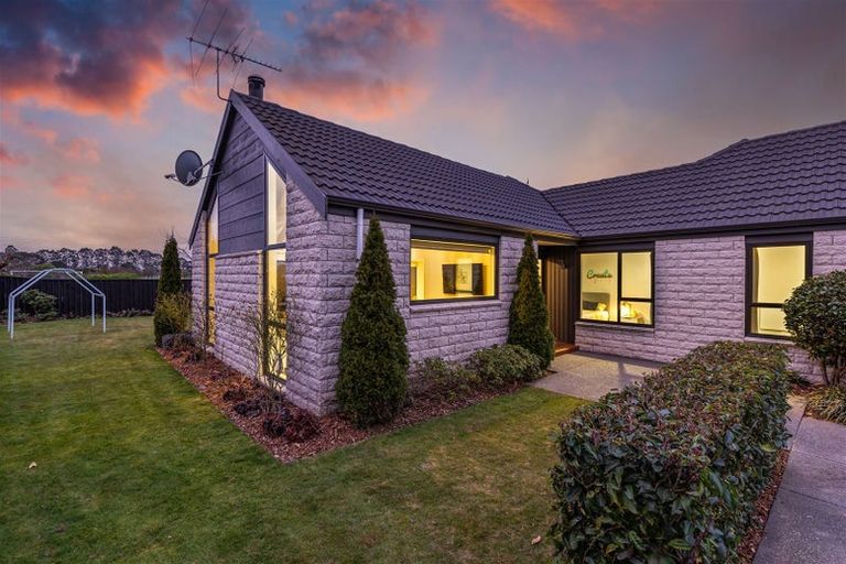 Photo of property in 44 Karnak Crescent, Russley, Christchurch, 8042