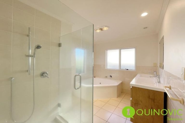 Photo of property in 28 Mulgan Way, Browns Bay, Auckland, 0630