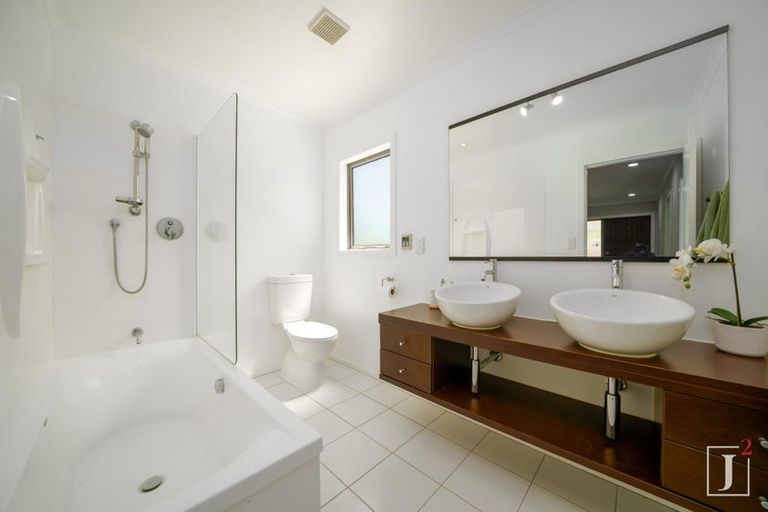 Photo of property in 19 Court Road, Tawa, Wellington, 5028