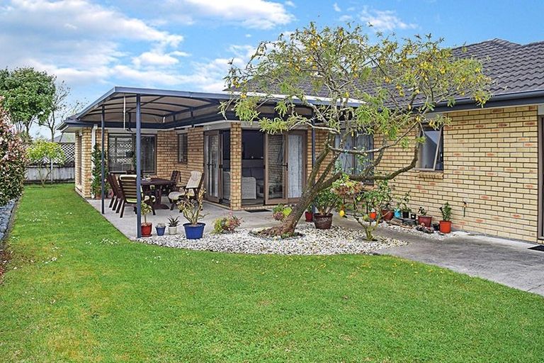 Photo of property in 19 Whitford Place, Rototuna North, Hamilton, 3210