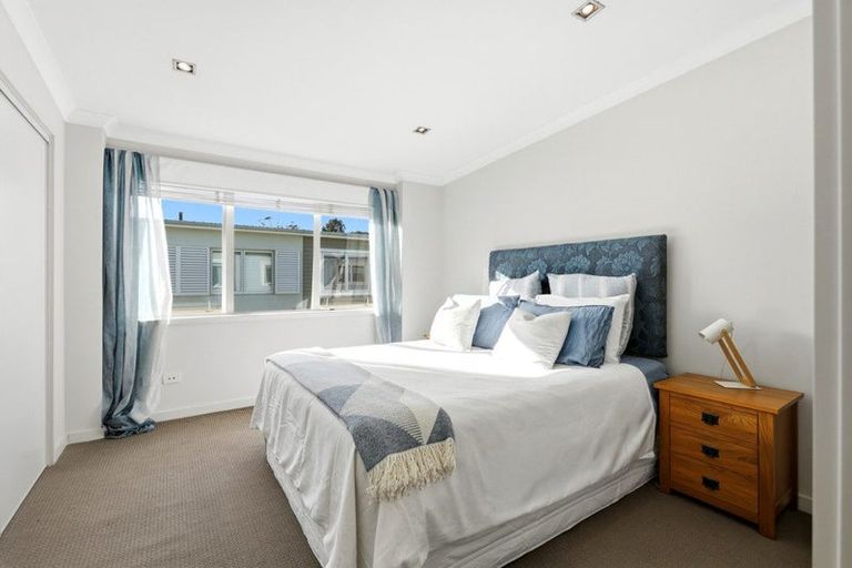Photo of property in 12 Parkside Drive, Orewa, 0931
