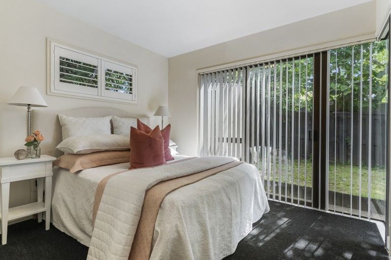 Photo of property in 3 Fielding Crescent, Farm Cove, Auckland, 2012