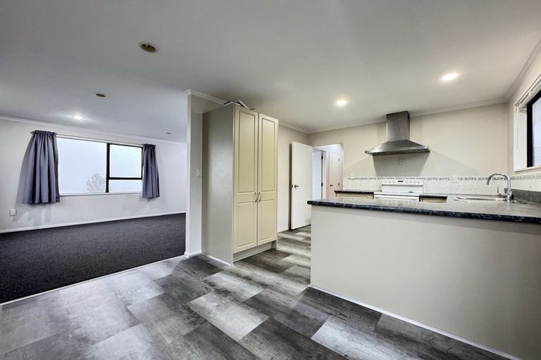 Photo of property in 15 Rice Crescent, Newlands, Wellington, 6037