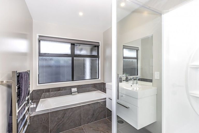 Photo of property in 12 Bargrove Close, Halswell, Christchurch, 8025