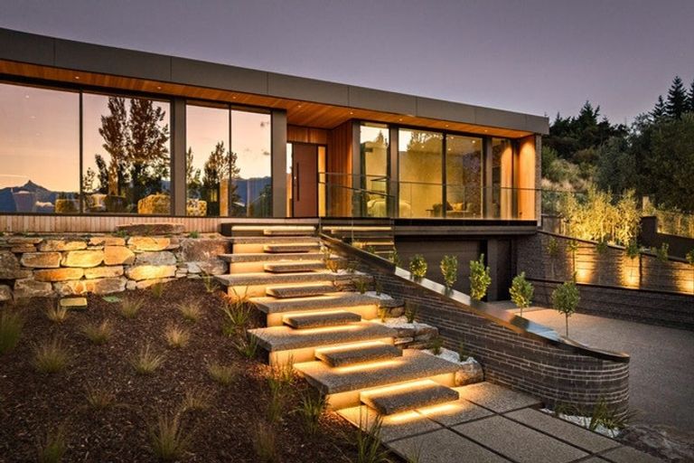 Photo of property in 335 Beacon Point Road, Wanaka, 9305