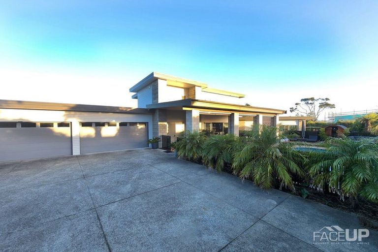 Photo of property in 1 Te Kawau Pass, Greenhithe, Auckland, 0632