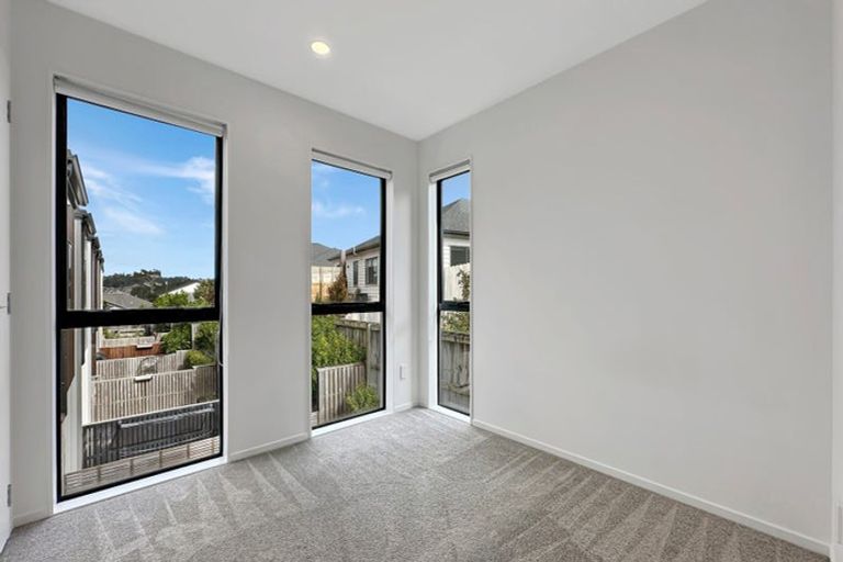 Photo of property in 140 Tiriwa Drive, Massey, Auckland, 0614