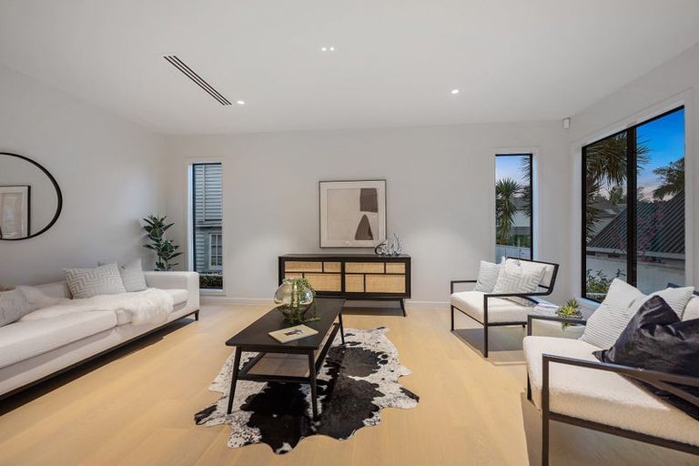 Photo of property in 201d Hurstmere Road, Takapuna, Auckland, 0622