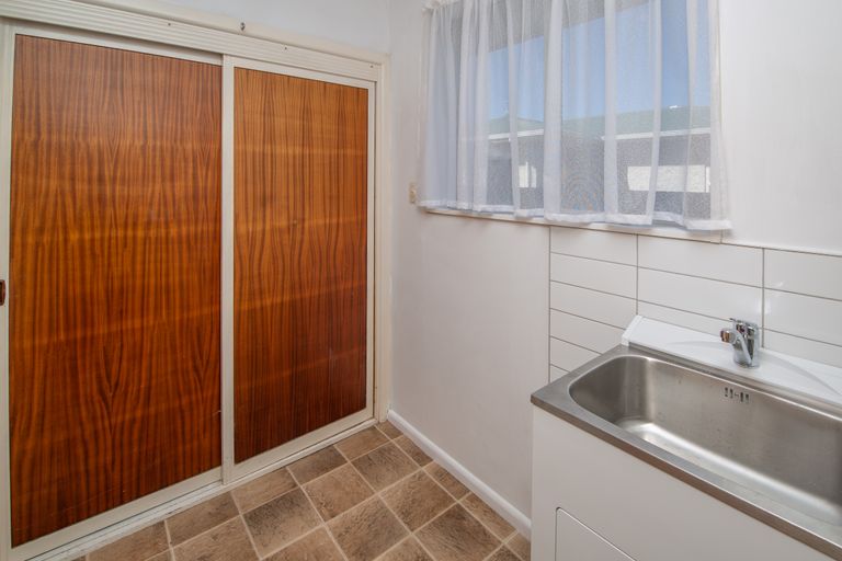 Photo of property in 2/19 Sturrocks Road, Redwood, Christchurch, 8051