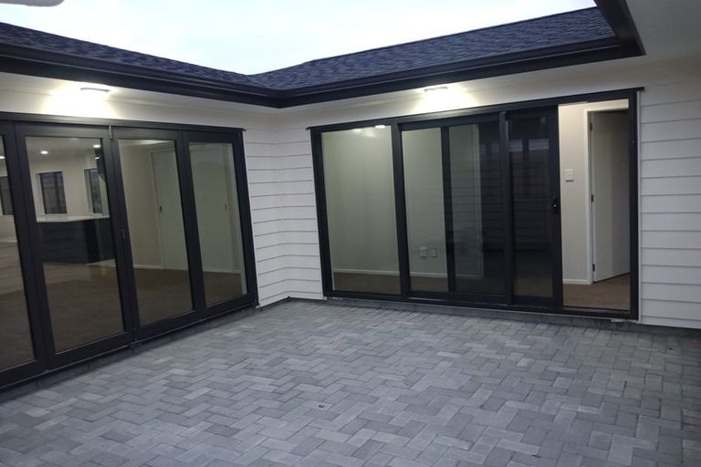 Photo of property in 21 Black Beech Crescent, Takanini, 2110